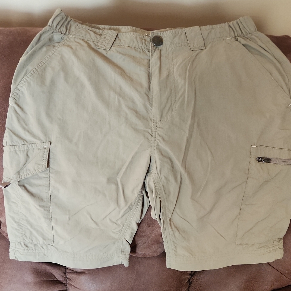 Columbia Men's Tan Cargo Shorts Size 30
